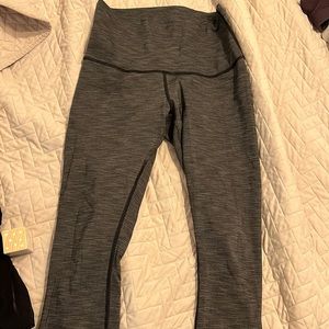 Lululemon wonder under crops